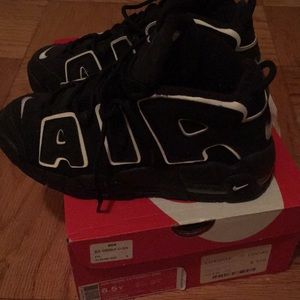 Nike uptempo black white